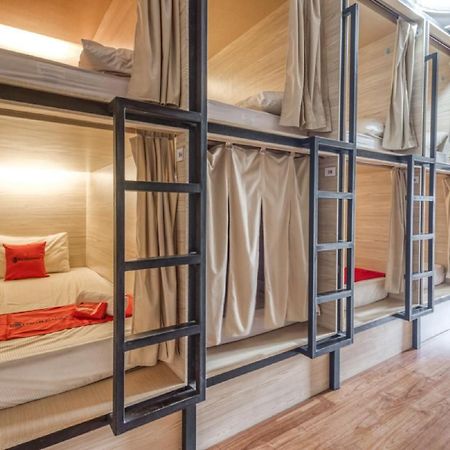 RedDoorz Hostel near Stadion Mandala Krida Yogya Jogjakarta Buitenkant foto