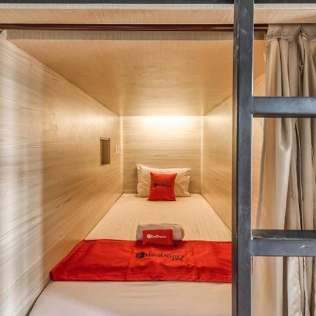 RedDoorz Hostel near Stadion Mandala Krida Yogya Jogjakarta Buitenkant foto