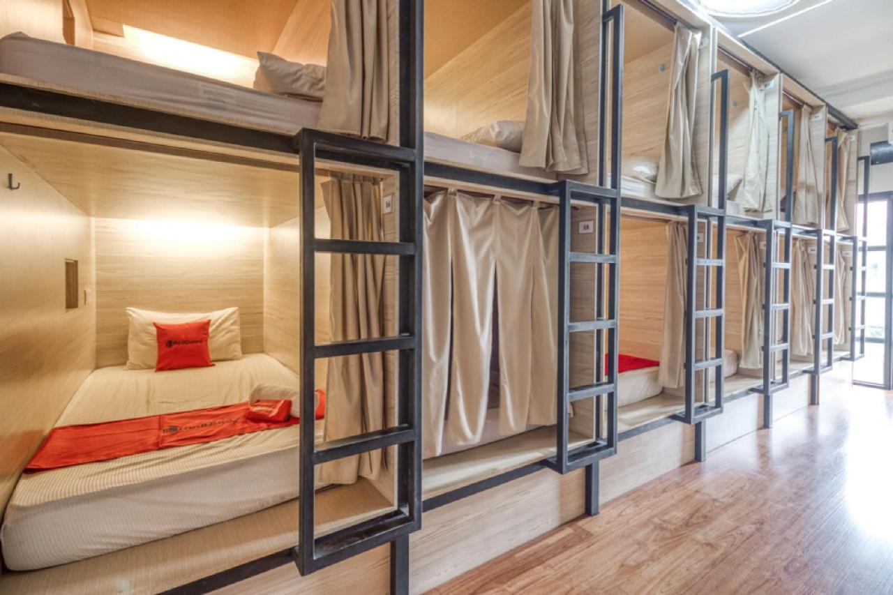 RedDoorz Hostel near Stadion Mandala Krida Yogya Jogjakarta Buitenkant foto