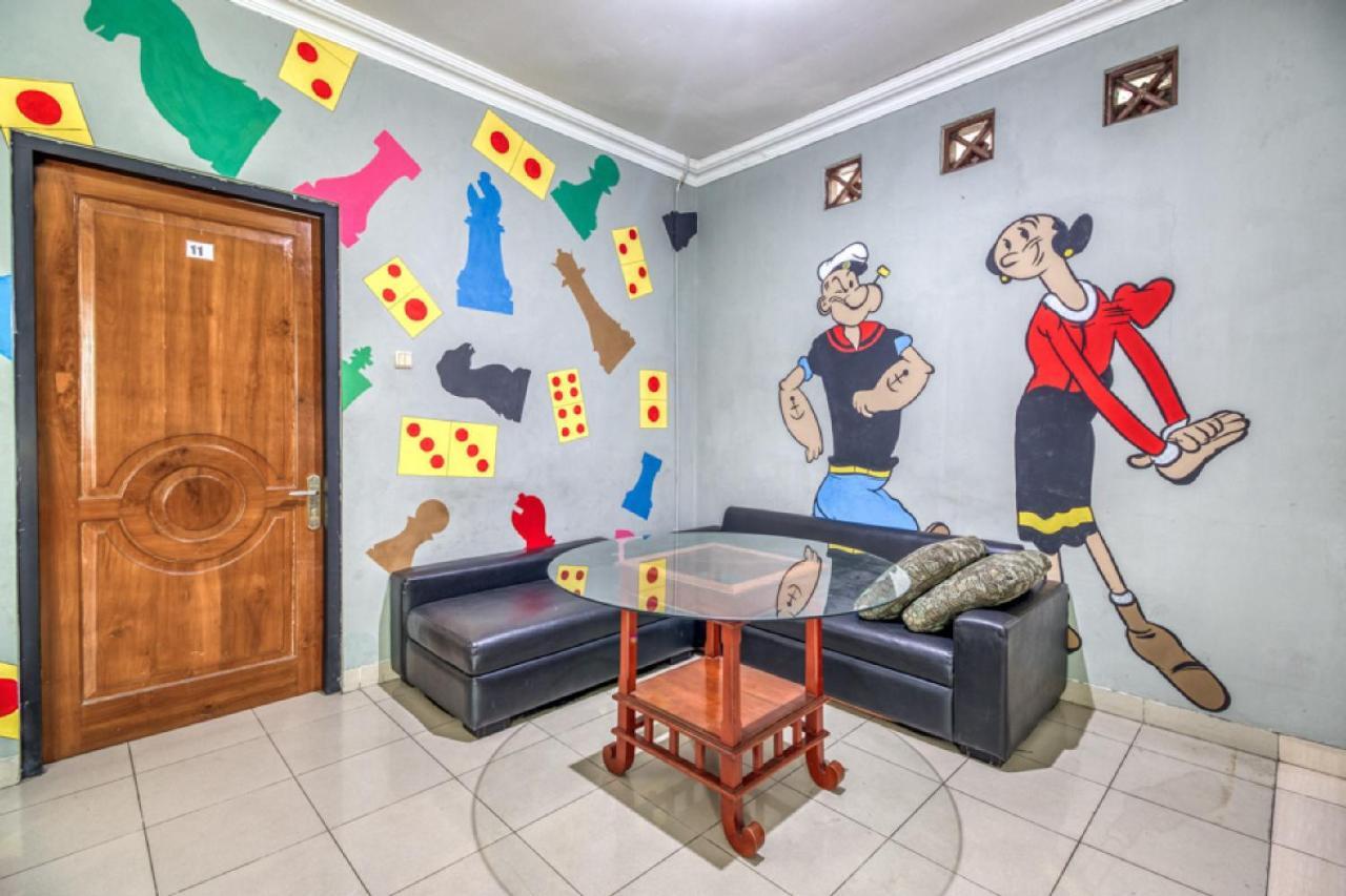 RedDoorz Hostel near Stadion Mandala Krida Yogya Jogjakarta Buitenkant foto