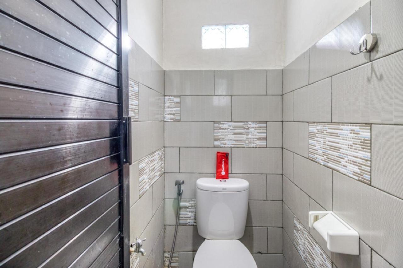 RedDoorz Hostel near Stadion Mandala Krida Yogya Jogjakarta Buitenkant foto