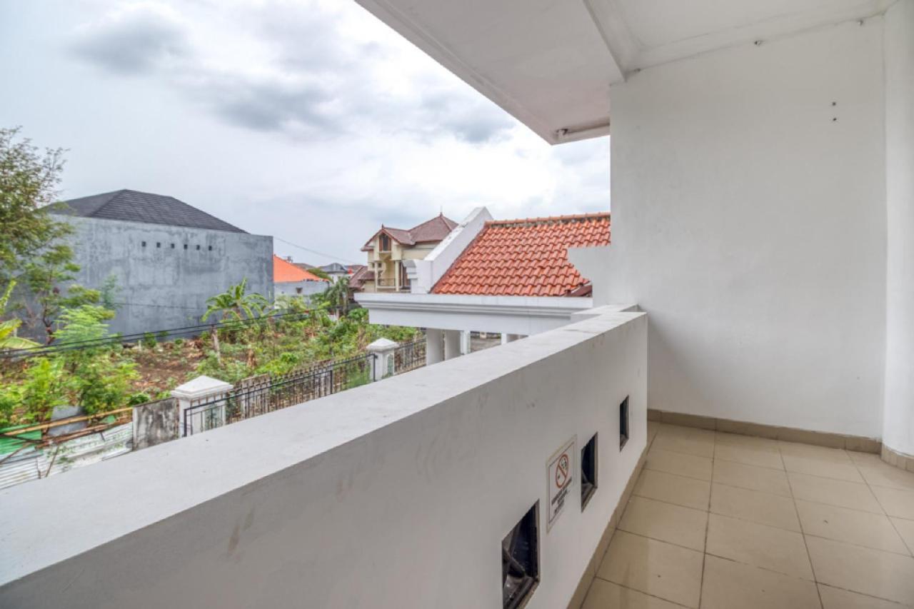 RedDoorz Hostel near Stadion Mandala Krida Yogya Jogjakarta Buitenkant foto
