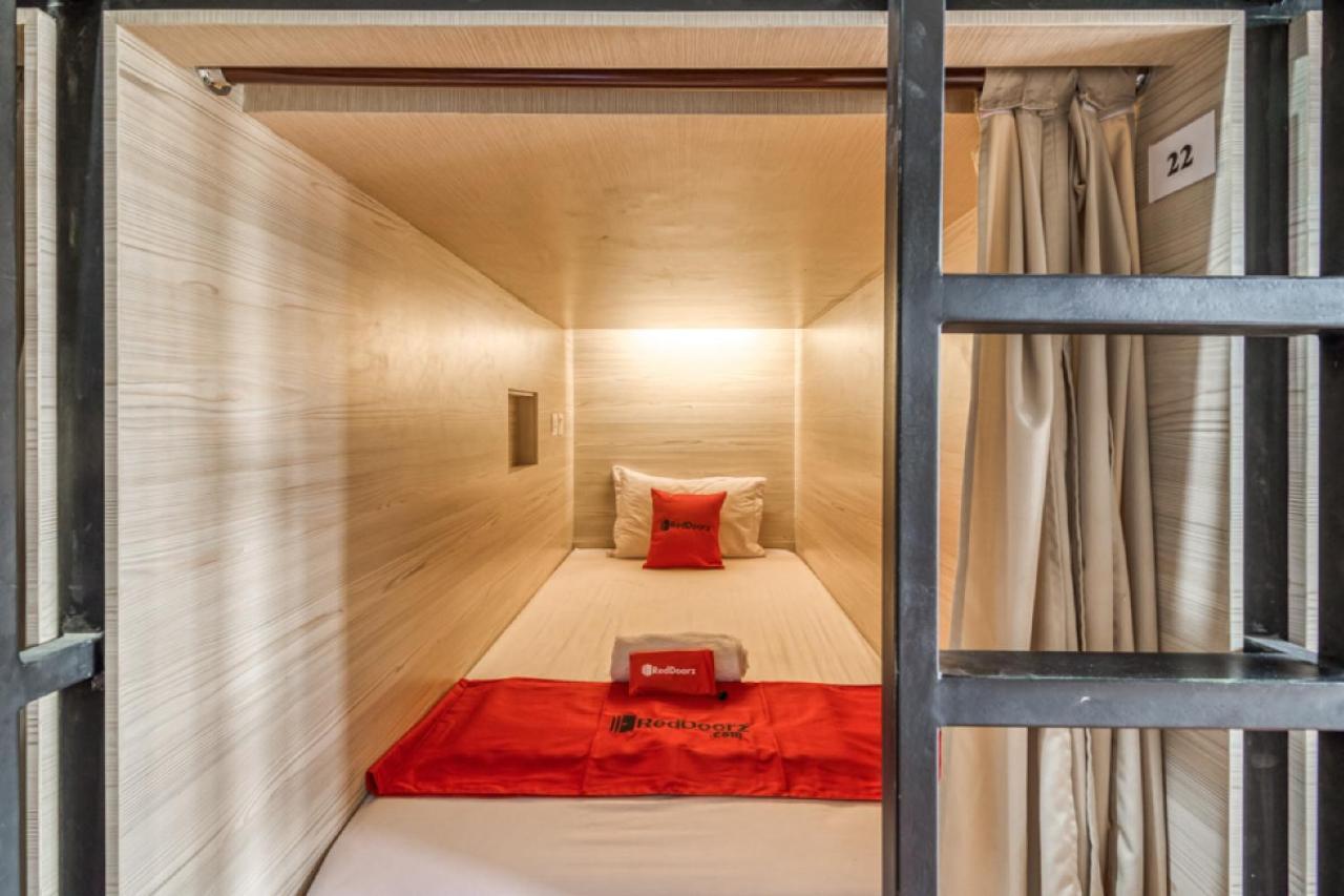 RedDoorz Hostel near Stadion Mandala Krida Yogya Jogjakarta Buitenkant foto